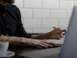 Медики рассказали, как избежать негативного влияния на глаза от компьютера