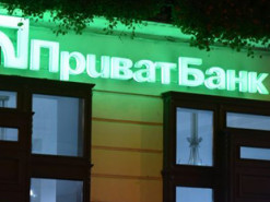 Залишитися без грошей за півгодини: чому «ПриватБанк» блокує карти