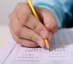 Из-за "падения" сайта пробное ВНО смогли пройти менее половины зарегистрировавшихся