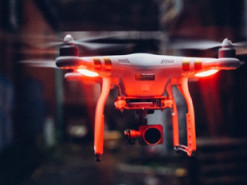 Будь-які дрони можуть "бачити" крізь стіни через уразливість Wi-Fi: зробити може кожен