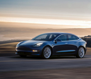 Tesla на автопилоте попала в смертельное ДТП