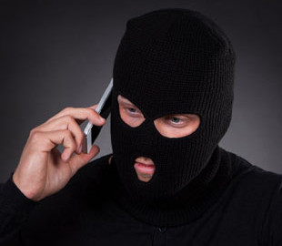 Звонки мошенников лишают украинцев денег на картах: как не стать жертвой нового обмана