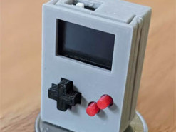 Энтузиаст создал игровую приставку размером с монету