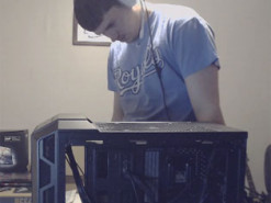 Блогер случайно сжег новый компьютер в прямом эфире