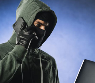 Жителька Франківська переказала шахраям майже 300 тисяч гривень