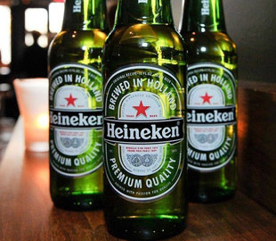 Пользователи Twitter призвали бойкотировать Heineken из-за рекламы вакцинации
