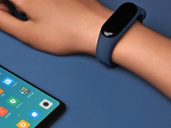 Xiaomi Mi Band 4 показали на первых реальных фото