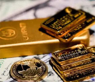 Інвестори переходять на складні стратегії: золото та біткоїн злітають на тлі ослаблення долара