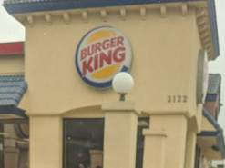 Тесла путает логотип Burger King со знаком Стоп