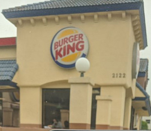 Тесла путает логотип Burger King со знаком Стоп