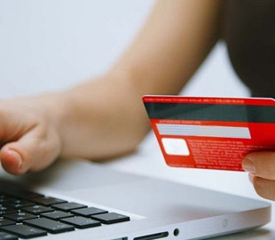 Жінка заплатила шахраям кілька тисяч за медичні маски, які так і не отримала