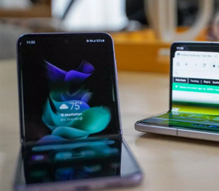 Складные смартфоны станут существенно дешевле в 2022 году
