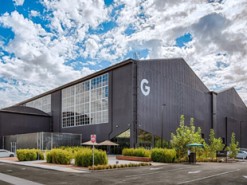 Старый ангар превратили в офис Google (Фото)