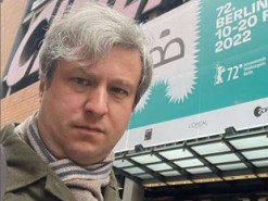 Экс-ведущий программы «Вечерний Ургант» уехал с семьей из России