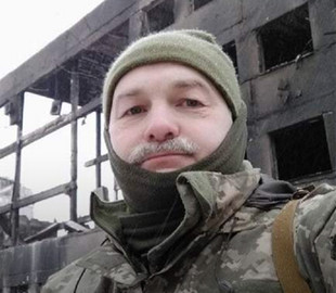 Зеленський нагородив менеджера «Укрпошти», який збив російський літак