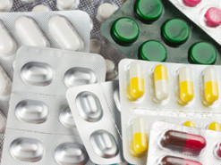 Шмыгаль: Купить лекарства на выплаты за вакцинацию можно будет и в интернет-аптеках