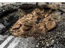 "Ми все відбудуємо": у Дніпрі всього за ніч відремонтували понівечену російською ракетою вулицю. Фото