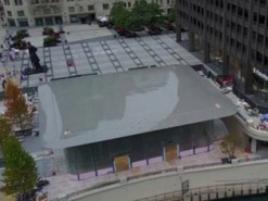 Apple Store в виде гигантского Macbook оказался не готов к снегопаду