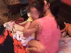 Родителей, которые снимали 4-летнюю дочь в порно, посадили на 12,5 лет