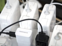 Чому варто відключати зарядні пристрої після зарядки телефону