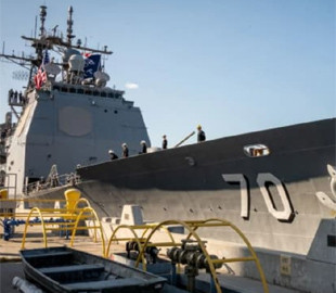 США направили до Карибського басейну ракетний крейсер після розгортання кораблів біля Венесуели