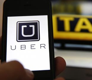 В Нью-Йорке водитель Uber выгнал из машины целующихся девушек