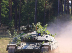 В Україні винайшли захист від дронів-камікадзе: танк витримав снаряди двох БПЛА