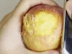 iPhone 12 знайшли несподіване застосування: ним почистили яблуко