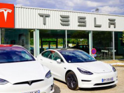 У Tesla заказали крупнейшую партию автомобилей. Кто заказчик?