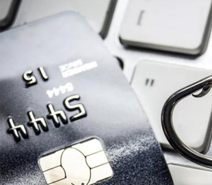 «Оновила» банківську картку і втратила ₴118 тисяч: у Миколаєві розшукують шахраїв