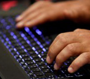 Шахраї через фейковий чат-бот викрадають кошти внутрішньо переміщених осіб