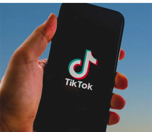 ЦПД заявив про хвилю фейків про українців у польському TikTok