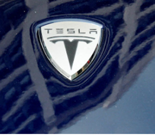 У Німеччині зросла кількість нападів на автомобілі та філії Tesla