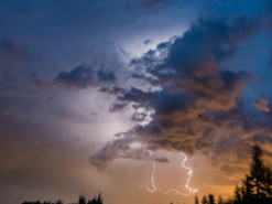 Гроза під час війни: як перестати боятися грому та блискавок