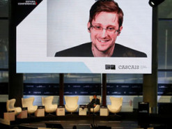 Сноуден назвал свою книгу самой продаваемой в мире из-за иска США