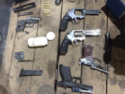 Под Киевом задержали банду, торговавшую оружием в соцсетях