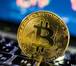 Публічні майнери продали рекордні 32 000 BTC за квартал