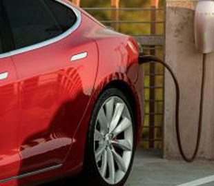 Tesla предлагает серьезное повышение плотности энергии батареи