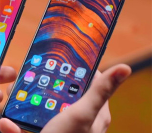 Почему при разговоре по телефону слышно свой голос