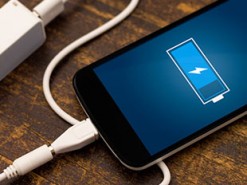 Эксперт рассказал, почему не стоит заряжать смартфон до 100%