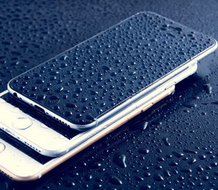 Эксперты дали рекомендации по спасению утонувшего смартфона