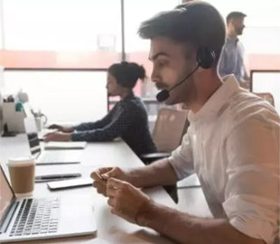 Індія розпочала полювання на шахраїв, які видають себе за техпідтримку великих компаній