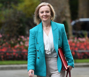 Трасс має всі шанси стати лідером консерваторів та прем’єром Британії – Sky News