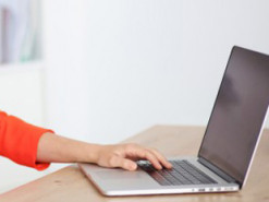 В Україні судитимуть жінку, яка в інтернеті закликала до зміни меж території України