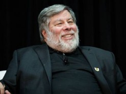 Стив Возняк высказался против политики Facebook и уходит из соцсети