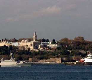 В сети высмеяли поломку российского корабля, которым любил хвастаться Путин