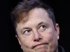 Кумовство ценой $2,6 млрд: На Илона Маска подали в суд за покупку компании его братьев