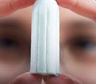 У росії рекомендують гігієнічні тампони для зупинки кровотеч: курйозне відео