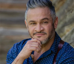 Ектор Хіменес-Браво перестав приховувати обличчя своєї коханої, з якою його розлучила війна