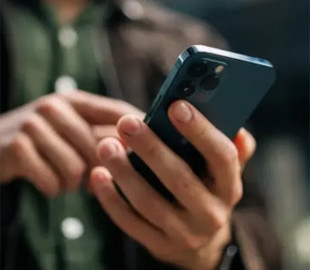 Apple все ще обмежує користувачів: названо функції Android, яких бракує власникам iPhone